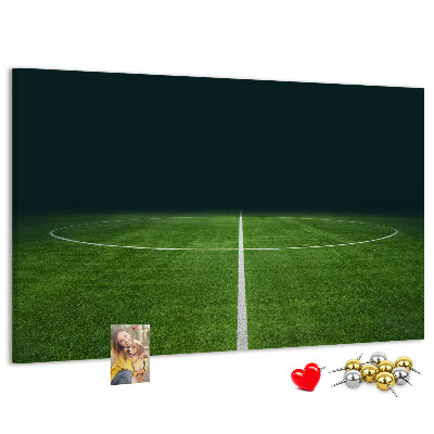 Korková tabuľa Futbalové ihrisko s čiarami a trávou.