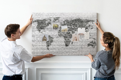 Nástenka Mapa sveta na tehlovej stene