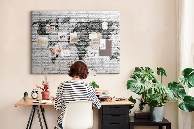 Nástenka Mapa sveta na tehlovej stene