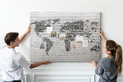 Nástenka Mapa sveta na tehlovej stene