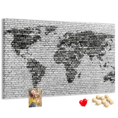 Nástenka Mapa sveta na tehlovej stene