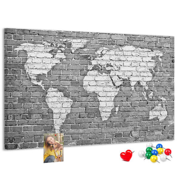 Korková tabuľa Mapa sveta na tehlovej stene