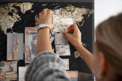 Korková tabuľa Poškodená mapa sveta na čiernom pozadí