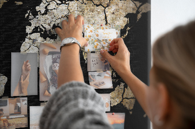Korková tabuľa Poškodená mapa sveta na čiernom pozadí
