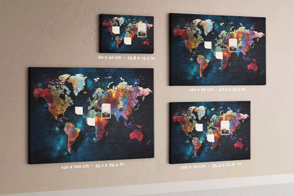Nástenka Farebná mapa sveta na tmavom pozadí
