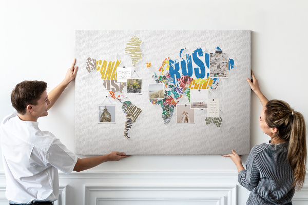 Korková tabuľa Farebná mapa sveta s názvami krajín
