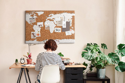 Korková nástenka na stenu Mapa sveta z korku pripnutá na pin-on.