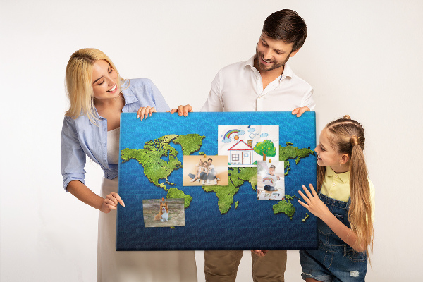 Korková tabuľa Zelená mapa sveta s oceánom v pozadí