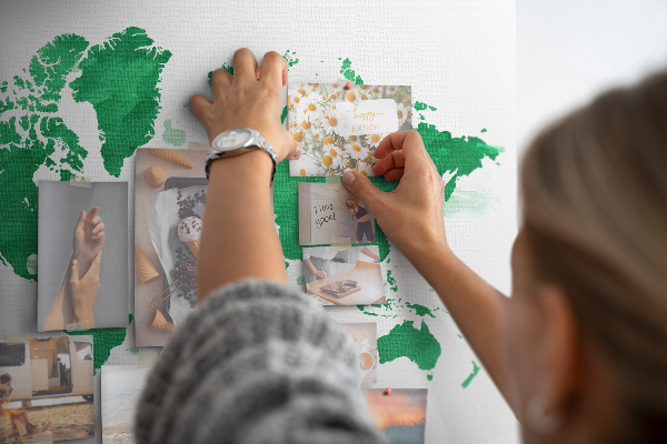 Nástenka Zelená akvarelová mapa sveta