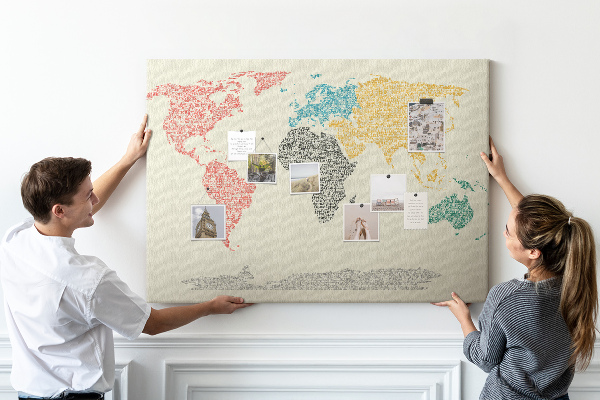 Nástenka Mapa sveta slovami a farbami