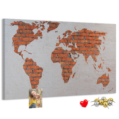 Korková nástenka na stenu Mapa sveta oproti tehlovej stene