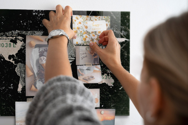 Magnetická tabuľa na stenu Mapa sveta s dolárom