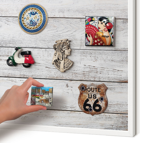 Závesná tabuľa na magnetky v bielej rame Rustikálne drevo