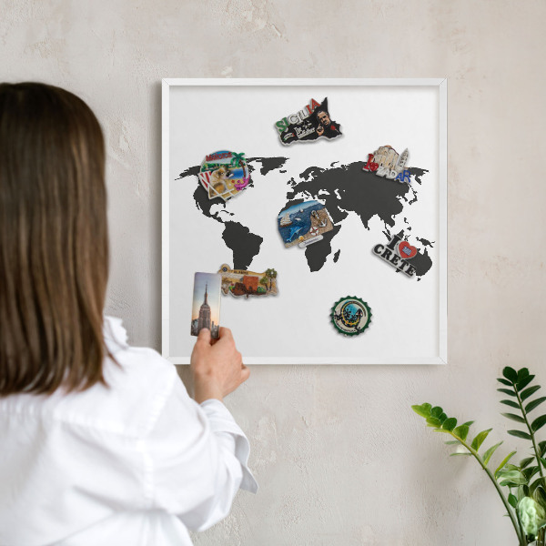 Kovová tabuľa na magnetky na stenu v bielej rame Mapa sveta