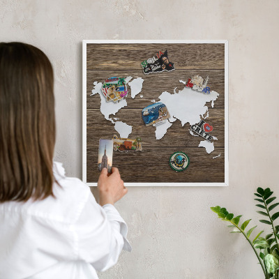 Závesná tabuľa na magnetky v bielej rame Drevená mapa
