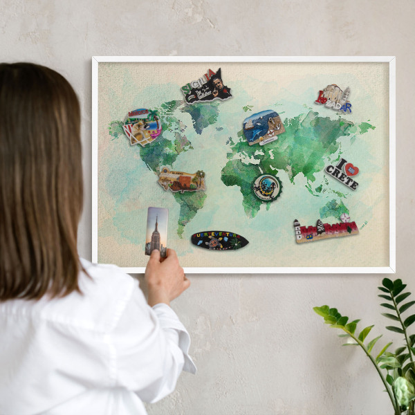 Závesná tabuľa na magnetky v bielej rame Mapa sveta