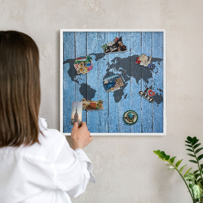 Závesná tabuľa na magnetky v bielej rame Mapa sveta