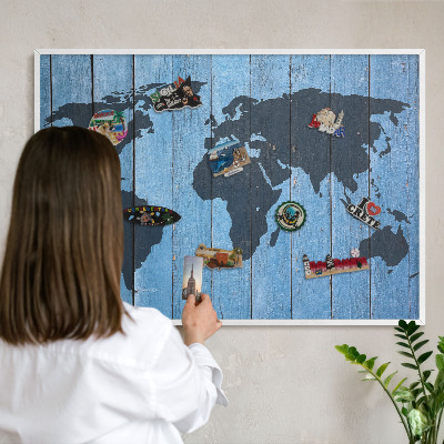 Závesná tabuľa na magnetky v bielej rame Mapa sveta