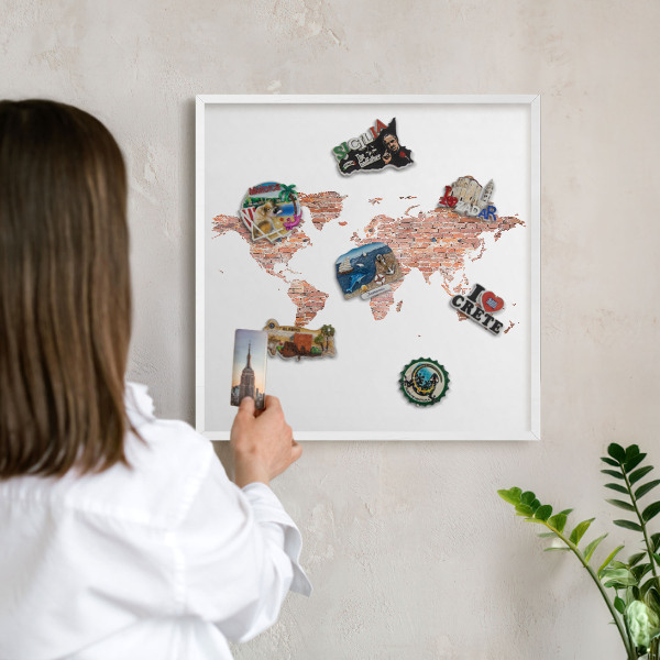 Kovová tabuľa na magnetky na stenu v bielej rame Tehlová mapa