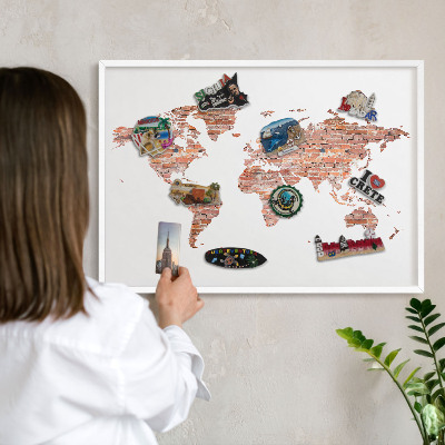 Kovová tabuľa na magnetky na stenu v bielej rame Tehlová mapa