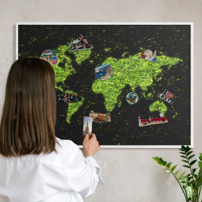 Kovová tabuľa na magnetky na stenu v bielej rame Zelená mapa