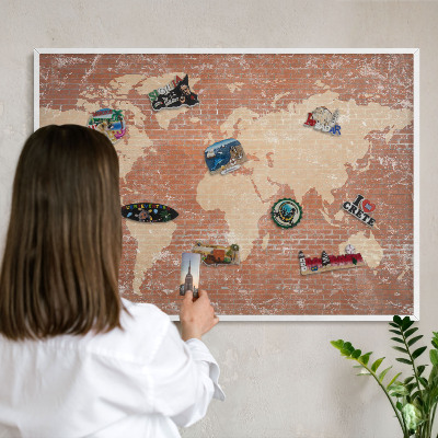 Závesná tabuľa na magnetky v bielej rame Tehlová mapa