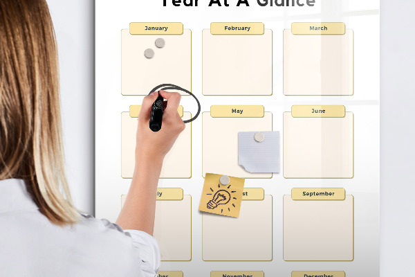 Kresliaca magnetická tabuľa Ročný kalendár na personalizáciu