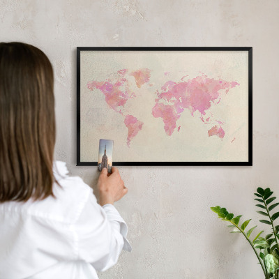Magnetická dekoračná tabuľa na stenu v čiernej rame Mapa sveta