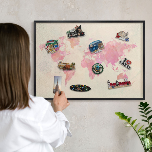 Magnetická dekoračná tabuľa na stenu v čiernej rame Mapa sveta