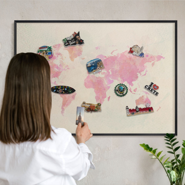 Magnetická dekoračná tabuľa na stenu v čiernej rame Mapa sveta