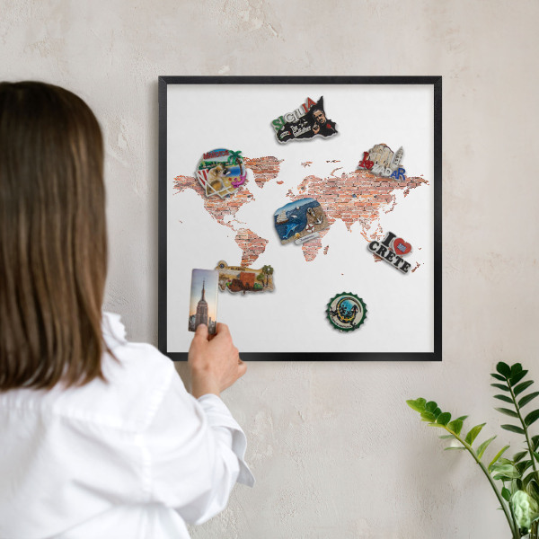 Magnetická dekoračná tabuľa na stenu v čiernej rame Tehlová mapa
