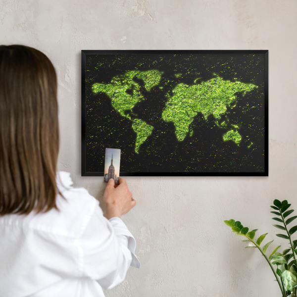 Magnetická dekoračná tabuľa na stenu v čiernej rame Zelená mapa