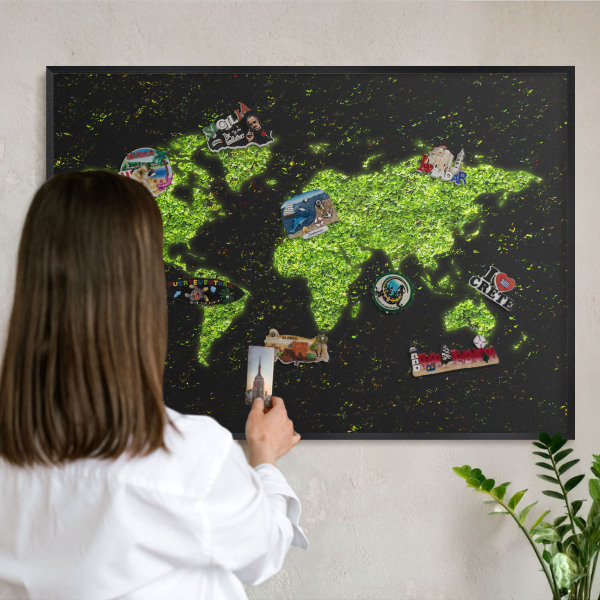 Magnetická dekoračná tabuľa na stenu v čiernej rame Zelená mapa