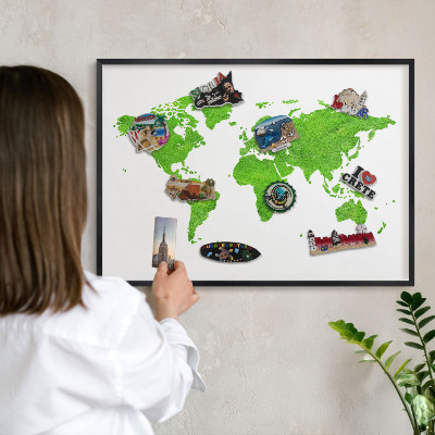Magnetická dekoračná tabuľa na stenu v čiernej rame Zelená mapa