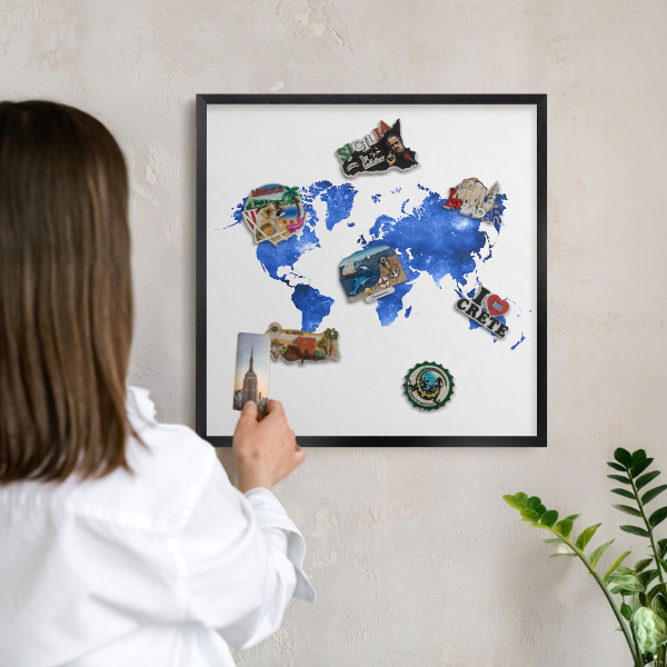 Magnetická dekoračná tabuľa na stenu v čiernej rame Mapa sveta