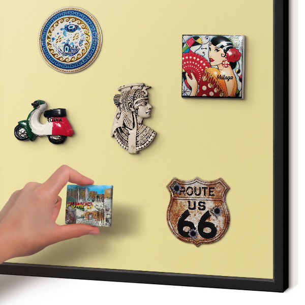 Nástenná kovová tabuľa na magnetky v čiernej rame Krémovo žltá