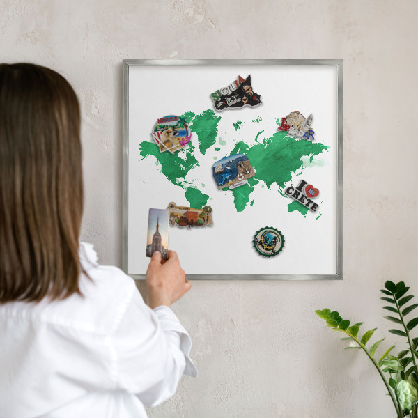 Plechová tabuľa na magnetky v striebornej rame Zelená mapa
