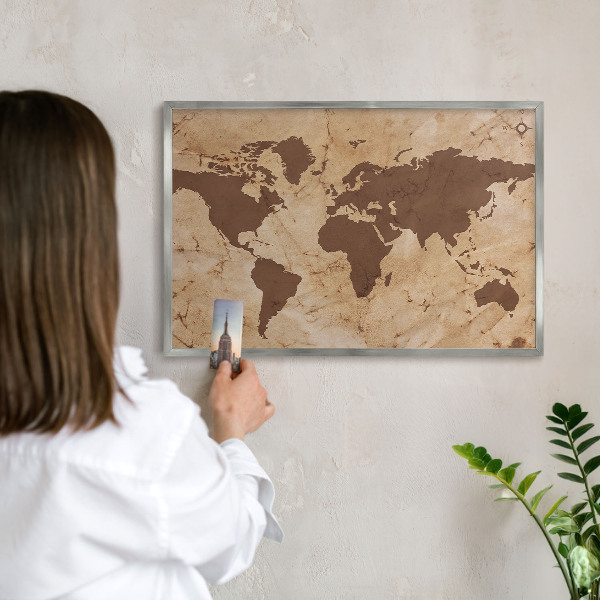 Plechová tabuľa na magnetky v striebornej rame Mapa sveta