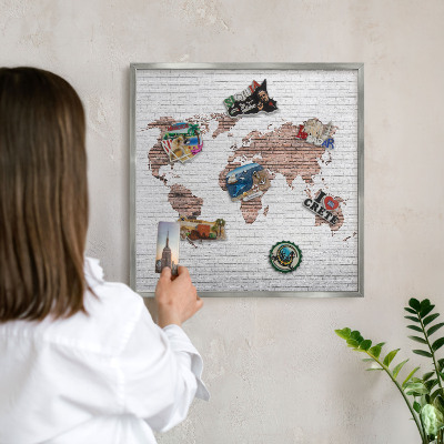 Nástenná tabuľa na magnetky strieborná rama Tehlová mapa