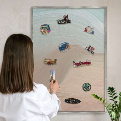 Plechová tabuľa na magnetky v striebornej rame Pastelový vír