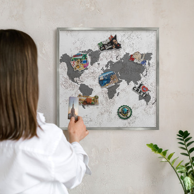 Plechová tabuľa na magnetky v striebornej rame Mapa sveta