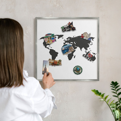 Plechová tabuľa na magnetky v striebornej rame Mapa sveta