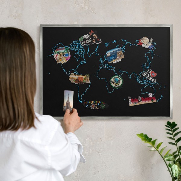 Nástenná tabuľa na magnetky strieborná rama Mapa sveta