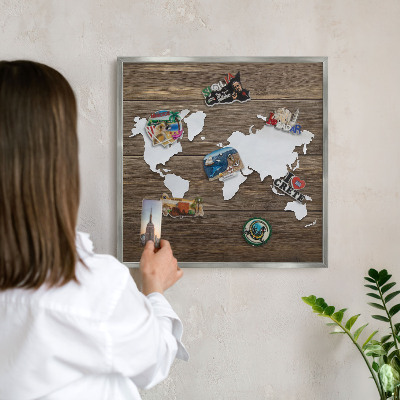 Plechová tabuľa na magnetky v striebornej rame Drevená mapa