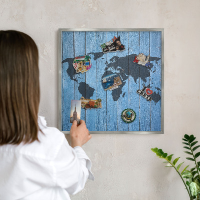 Plechová tabuľa na magnetky v striebornej rame Mapa sveta