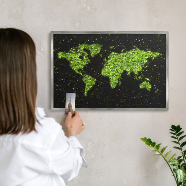 Plechová tabuľa na magnetky v striebornej rame Zelená mapa