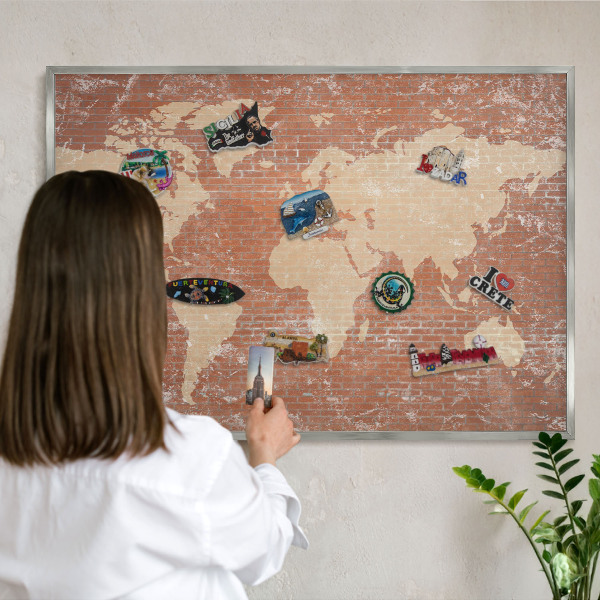 Nástenná tabuľa na magnetky strieborná rama Tehlová mapa