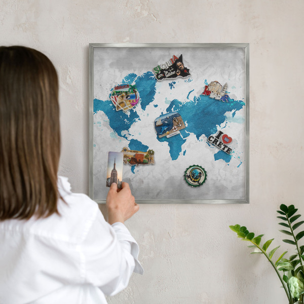 Plechová tabuľa na magnetky v striebornej rame Akvarelová mapa