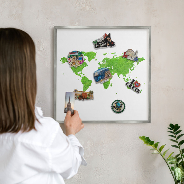 Plechová tabuľa na magnetky v striebornej rame Zelená mapa