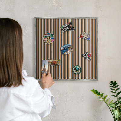 Plechová tabuľa na magnetky v striebornej rame Geometrický vzor
